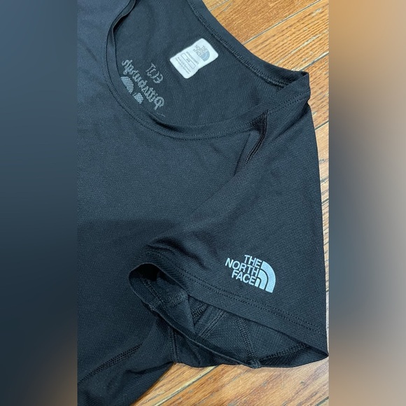 The North Face Black Graphic Tee - Picture 4 of 10